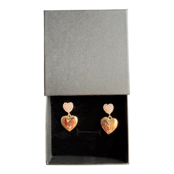 Buckle Gold tone and pearl Heart Earrings - Picture 3 of 3